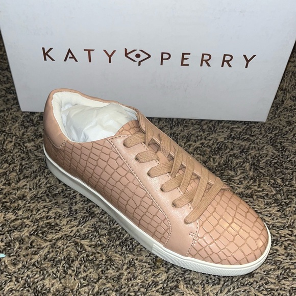 Katy Perry Butterscotch The Rizzo Cherry Sneakers Women’s Size 5.5 - Picture 1 of 13